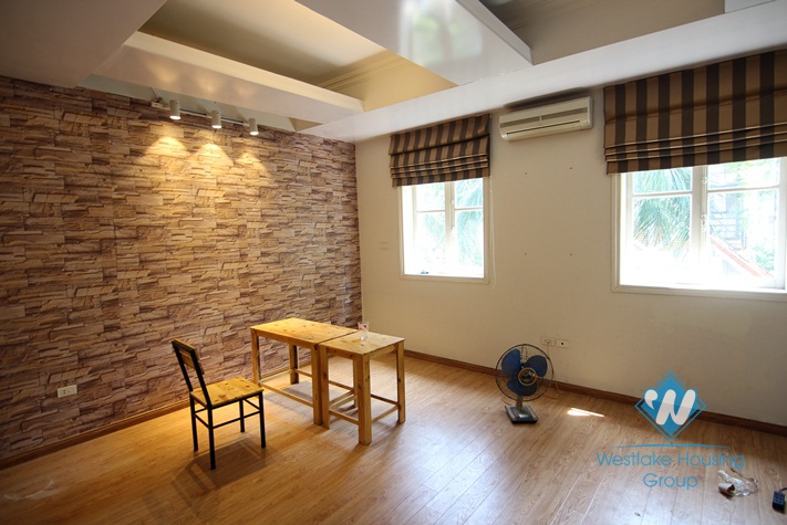 4 bedrooms house for lease in Hoang Hoa Tham street , Ba Dinh district.